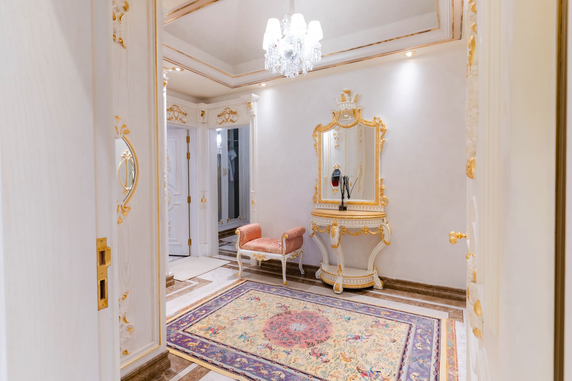 Luxury ceiling detail