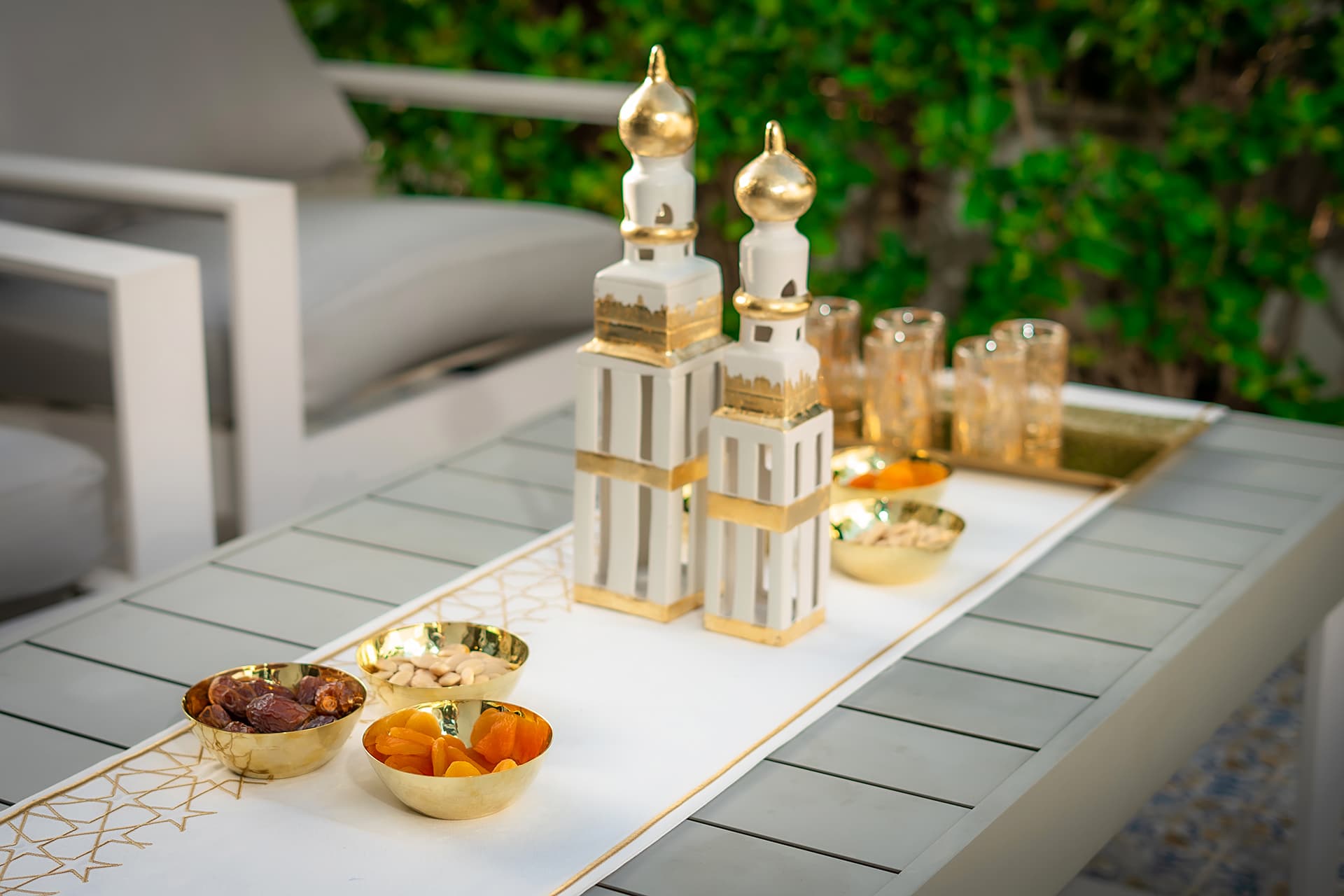 Gold tableware display