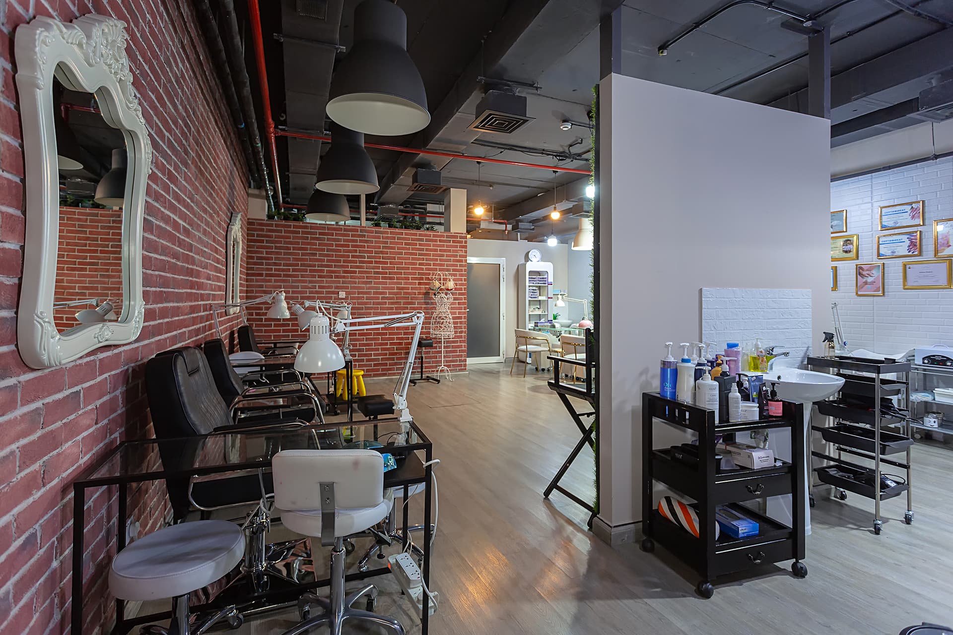 Salon workstation detail